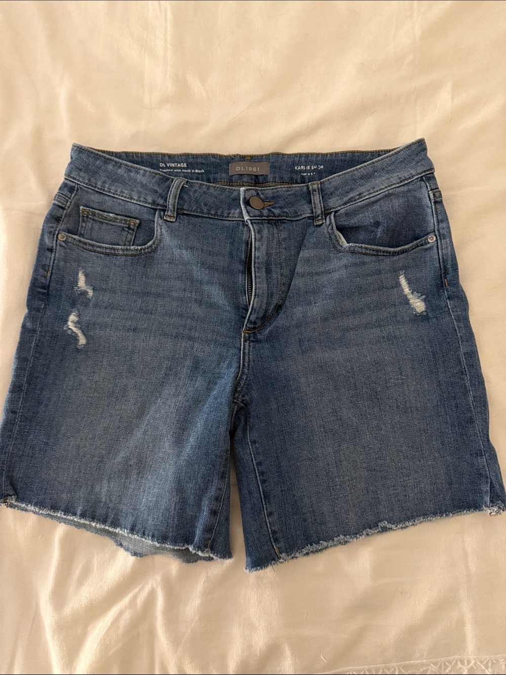 DL1961 Women's Medium Blue Karlie Short Boyfriend Distressed Denim Cutoff Shorts